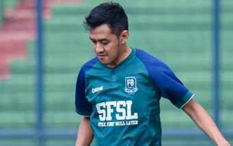 সঙ্গে সঙ্গে মাটিতে লুটিয়ে পড়েন সেপ্টিয়ান। তখনও প্রাণ ছিল তাঁর। কিন্তু হাসপাতালে নিয়ে যাওয়া হলে তাঁকে মৃত বলে ঘোষণা করা হয়।