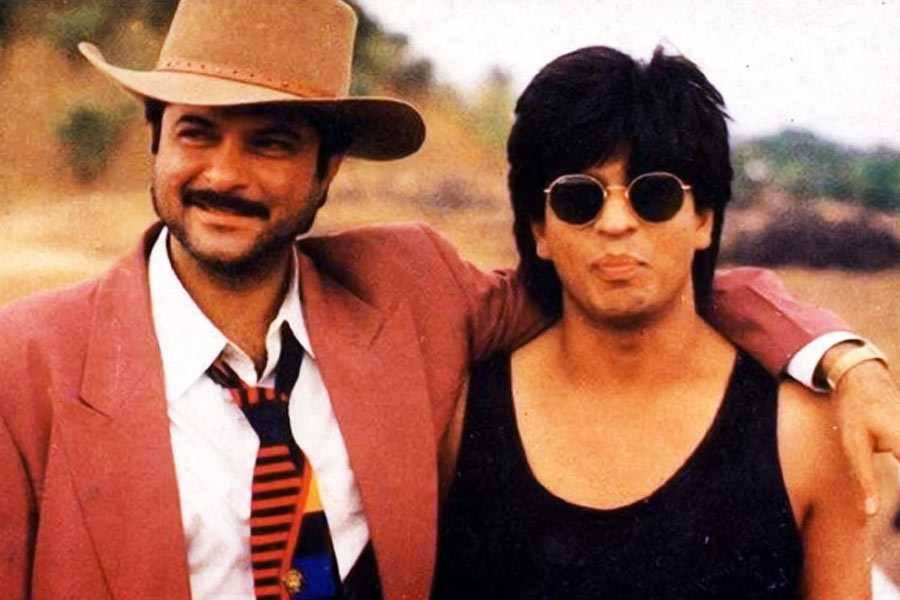 বলিপাড়ার একাংশের দাবি, এখনও পর্যন্ত শাহরুখ যতগুলি ছবিতে অভিনয় করেছেন সেগুলির মধ্যে ‘ত্রিমূর্তি’ সবচেয়ে ব্যর্থ ছবি।