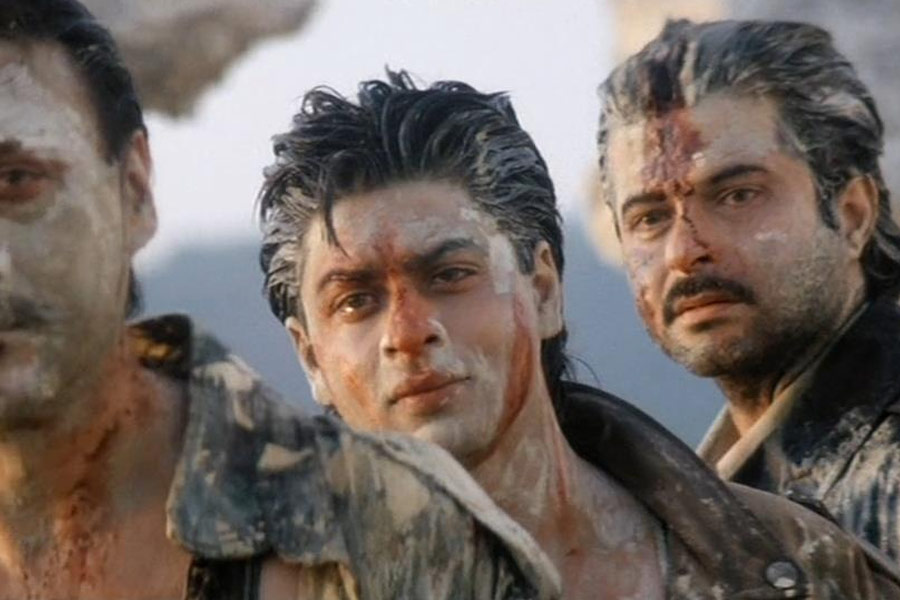 বলিপাড়া সূত্রে খবর, ১৯৯৪ সালের ডিসেম্বর মাসে মুক্তি পাওয়ার কথা ছিল ‘ত্রিমূর্তি’র। কিন্তু আবার নতুন করে শুটিং শুরু হওয়ায় মুক্তির দিন পিছিয়ে যায়।