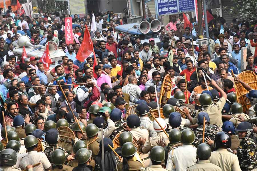 আইন অমান্যকে ঘিরে অশান্ত হল কৃষ্ণনগর।