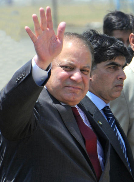 তিনি মঙ্গলবার দিনের বেলাতেই জানিয়ে দিয়েছিলেন, তাঁর দাদা চতুর্থ বার দেশের প্রধানমন্ত্রী হতে চলেছেন।