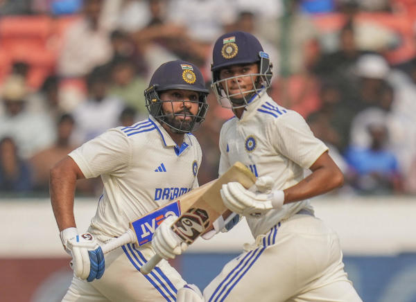 ওপেনিং জুটি পরিবর্তনের কোনও সম্ভাবনা নেই। যশস্বী জয়সওয়ালের সঙ্গে নামবেন অধিনায়ক রোহিত শর্মা।