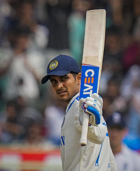 বিশাখাপত্তনমে শতরানের ইনিংস দলে জায়গা পাকা করেছে শুভমন গিলেরও।