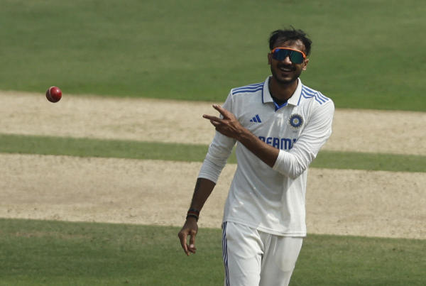 আট নম্বরে দেখা যাবে আরও এক অলরাউন্ডারকে। রাজকোট অক্ষর পটেলেরও ঘরের মাঠ। প্রথম একাদশে তাঁর থাকাও নিশ্চিত।