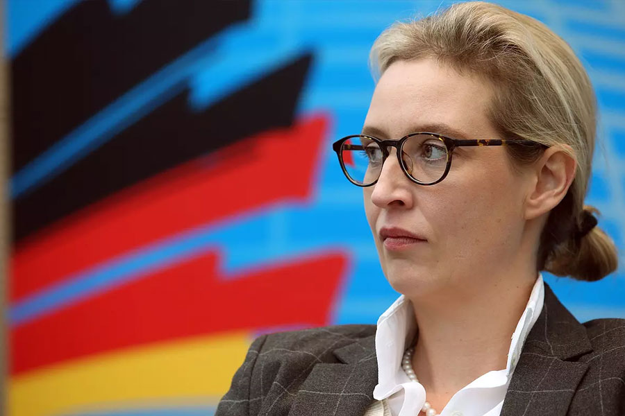 জার্মানিকে ইউরোপীয় ইউনিয়ন থেকে বিচ্ছিন্ন করার দাবি তুলে এএফডি নেতা অ্যালিস উইডেল এক ধাপ এগিয়ে, ব্রেক্সিটকে ‘জার্মানির জন্য মডেল’ হিসাবেও মন্তব্য করেন। তার নাম হবে ‘ডেক্সিট’।