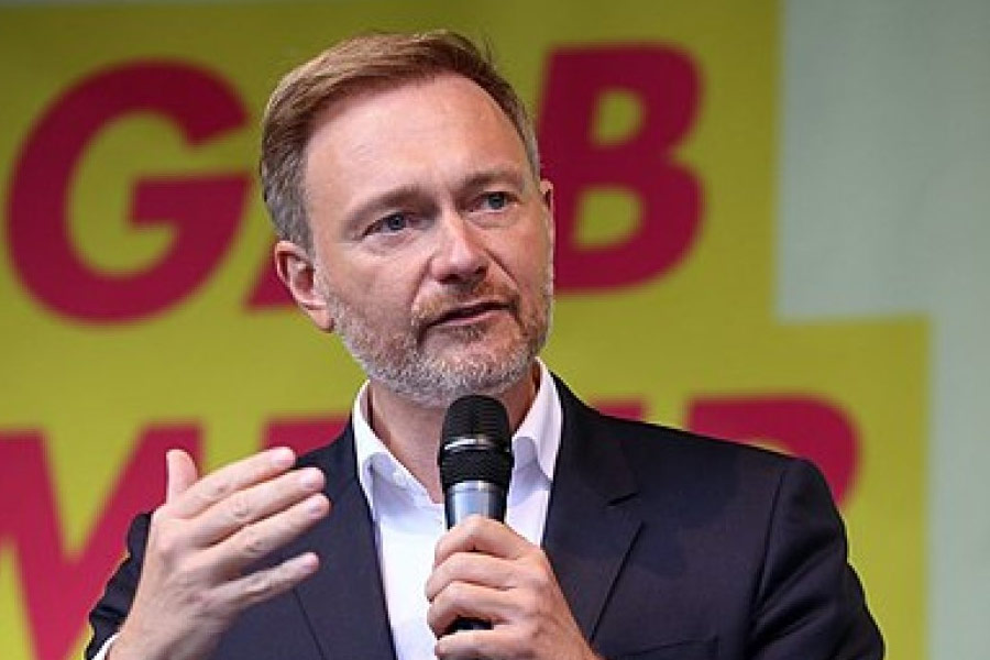 এএফডির বিরোধিতা করলেও অর্থমন্ত্রী ক্রিশ্চিয়ান জানিয়েছেন, অর্থনৈতিক দিক থেকে জার্মানির প্রতিযোগিতা ‘যতটা হওয়া উচিত, ততটা ভাল নয়।’