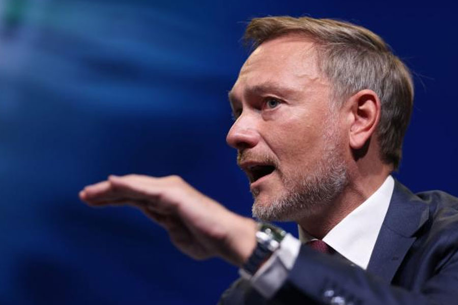 জার্মানির অর্থনৈতিক সমৃদ্ধ নিয়ে তিনি আশাবাদী বলেও জানিয়েছেন সে দেশের অর্থমন্ত্রী। ‘খুব শীঘ্রই’ আর্থিক দিক থেকে জার্মানির উত্থান হবে বলেও আশা করছেন ক্রিশ্চিয়ান।