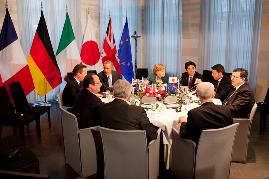 উল্লেখযোগ্য যে, জার্মানিই ‘জি৭’-এর একমাত্র দেশ যার অর্থনীতি গত বছর সঙ্কুচিত হয়েছে। দেশের দু’টি বৃহত্তম ঋণদাতা ডোয়চু ব্যাঙ্ক এবং কমার্জব্যাঙ্কের পূর্বাভাস, ২০২৪ সালেও অর্থনৈতিক সঙ্কোচনের মুখোমুখি হতে পারে জার্মানি। যদিও সরকার পক্ষের দাবি, চলতি বছরে অর্থনৈতিক বৃদ্ধিই হবে জার্মানির।