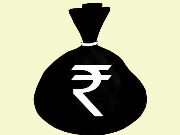 প্রসঙ্গত, ভোটে কালো টাকার খেলা বন্ধ করার কথা বলে নির্বাচনী বন্ড চালু করেছিল মোদী সরকার। কেন্দ্রীয় অর্থমন্ত্রী থাকাকালীন ২০১৮ সালে প্রয়াত অরুণ জেটলি নির্বাচনী বন্ডের কথা ঘোষণা করেছিলেন। ২০১৭-র অর্থ বিলের মাধ্যমে আইনে একগুচ্ছ সংশোধনী এনে মোদী সরকার ২০১৮ থেকে নির্বাচনী বন্ড চালু করেছিল।