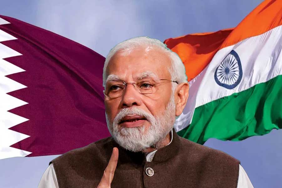 সংযুক্ত আরব আমিরশাহির পরে গেলেন কাতারে। পশ্চিম এশিয়া সফরে গিয়ে নয়াদিল্লি-দোহা সম্পর্ক নিবিড় করতে সক্রিয় হলেন প্রধানমন্ত্রী নরেন্দ্র মোদী।