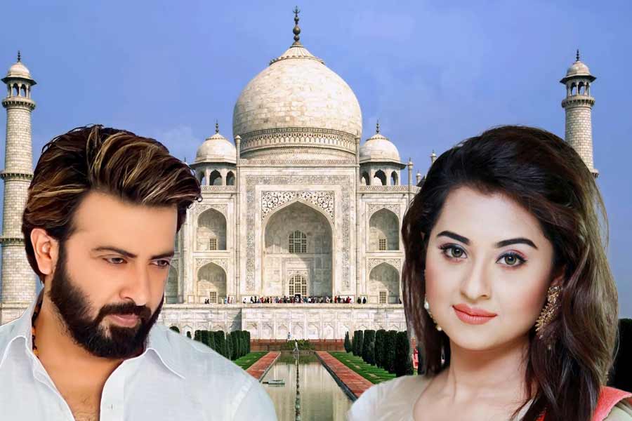 Bangladeshi actress bubly share her valentine day picture in front of taj mahal