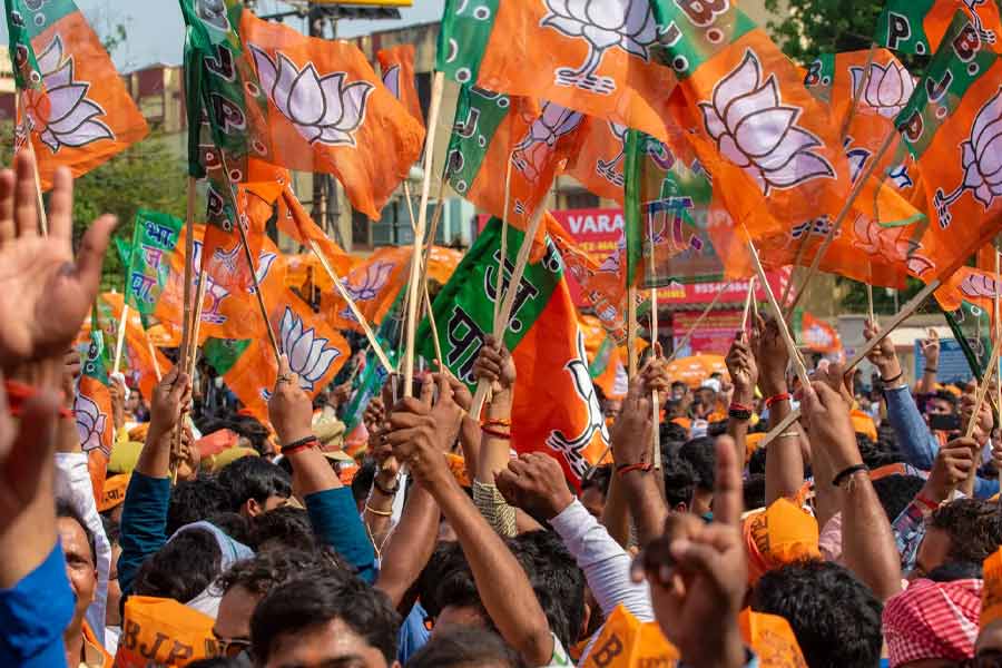 Which political groups were benefited by Electoral Bonds for last few years