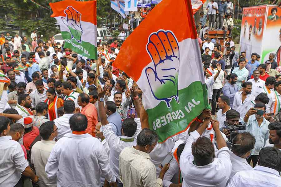 Which political groups were benefited by Electoral Bonds for last few years