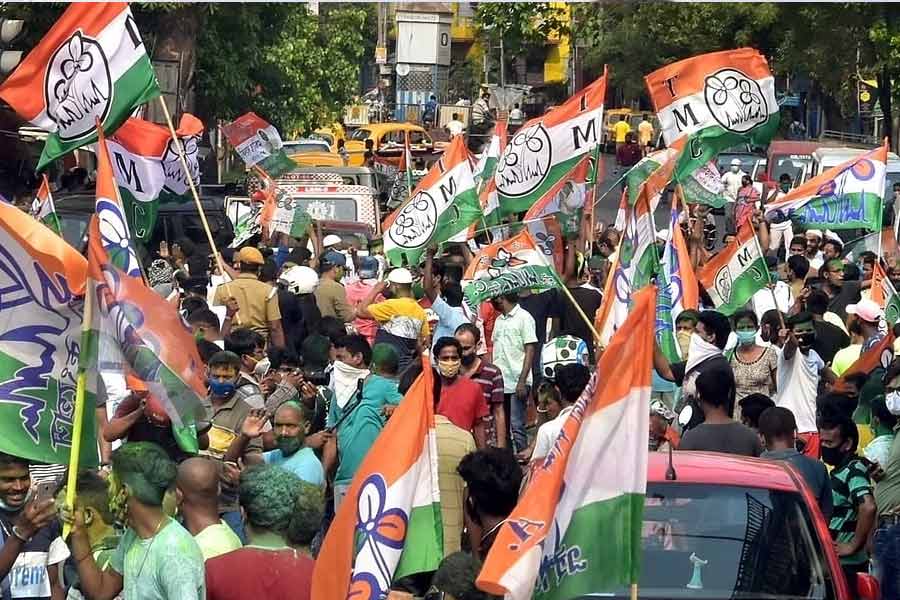 Which political groups were benefited by Electoral Bonds for last few years