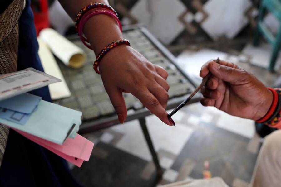 Which political groups were benefited by Electoral Bonds for last few years