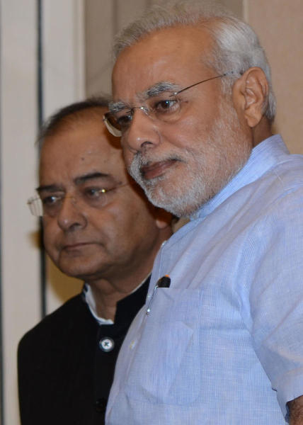 অর্থ মন্ত্রক সূত্রের বক্তব্য, ২০১৭-র অগস্টে প্রধানমন্ত্রী নরেন্দ্র মোদীর নেতৃত্বে নির্বাচনী বন্ড নিয়ে বৈঠক হয়। 