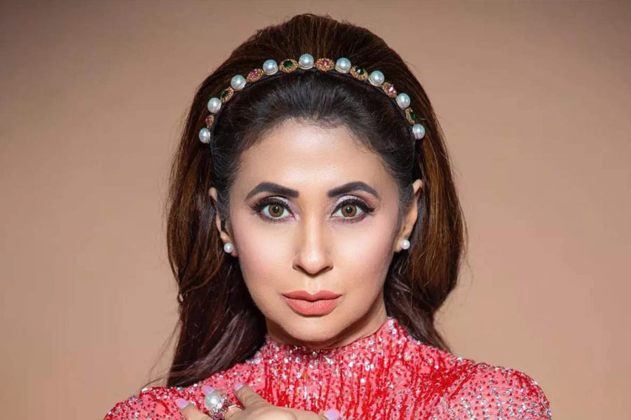 ‘আ গলে লগ যা’ ছবিতে অভিনয় করতে রানি রাজি না হলে উর্মিলা মাতন্ডকরকে প্রস্তাব দেওয়া হয়। প্রস্তাবে রাজি হলে যুগল হংসরাজের সঙ্গে এই ছবিতে অভিনয় করতে দেখা যায় উর্মিলাকে।