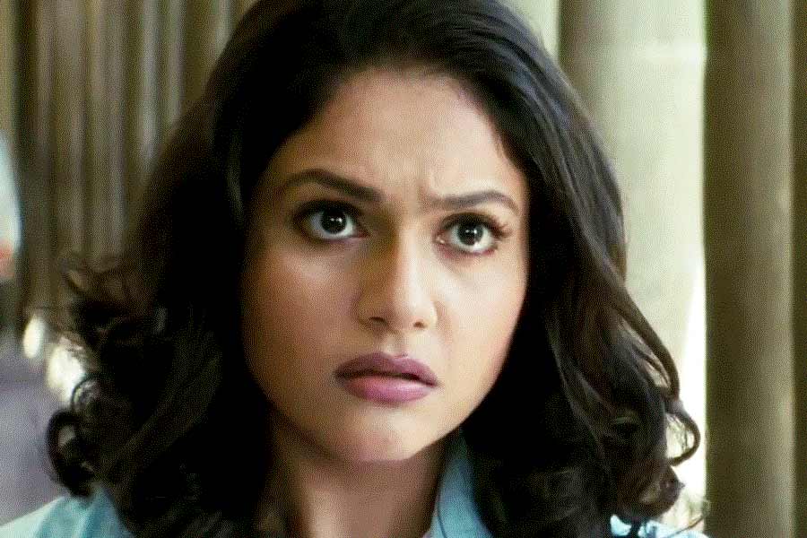 ‘মুন্নাভাই এমবিবিএস’ ছবিতে অভিনয়ের প্রস্তাব খারিজ করলে বলি অভিনেত্রী গ্রেসি সিংহের কাছে গিয়েছিলেন ছবিনির্মাতারা। রানির ছেড়ে দেওয়া চরিত্রে অভিনয় করে প্রশংসা কুড়ান গ্রেসি। রানির ফিরিয়ে দেওয়া আরও একটি হিন্দি ছবিতে অভিনয় করেছিলেন গ্রেসি।