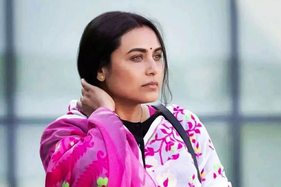 সঞ্জয় লীলা ভন্সালীর পাশাপাশি ‘মেরি কম’ ছবিটির প্রযোজনার দায়িত্বে ছিলেন ভিকি ভাটিয়া। কানাঘুষো শোনা যায়, এই ছবিতে রানিকে মুখ্যচরিত্রে অভিনয়ের প্রস্তাব দিয়েছিলেন সঞ্জয়। 