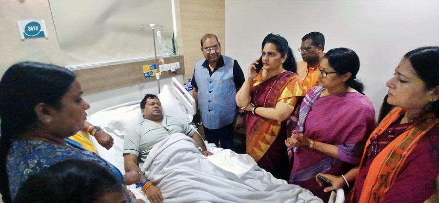 কেন্দ্রীয় কমিটির সদস্যরা দেখতে এলেন সুকান্ত মজুমদারকে। 