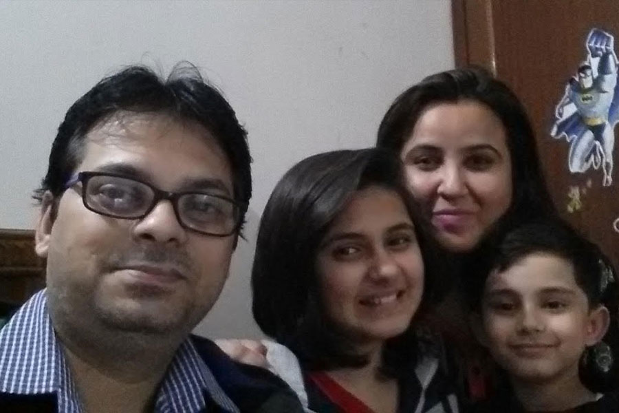 বাবা পুনীত ভাটনগর, মা পূজা ভাটনগর এবং ভাইয়ের সঙ্গে ফরিদাবাদেই থাকতেন সুহানি। ফরিদাবাদের স্কুলেই পড়াশোনা তাঁর।