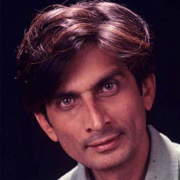 নানা পটেকরের মতো জনপ্রিয় তারকার কেরিয়ার তৈরি করেছিলেন। কম সময়ের মধ্যে ছোট পর্দার পাশাপাশি পরিচিতি গড়ে তুলেছিলেন বড় পর্দাতেও। কিন্তু সাফল্যের স্বাদ বেশি দিন উপভোগ করতে পারেননি। মাত্র ৪৫ বছর বয়সে শুটিং সেটে হৃদ্‌রোগে আক্রান্ত হয়ে মারা যান অভিনেতা মোহন গোখেল।