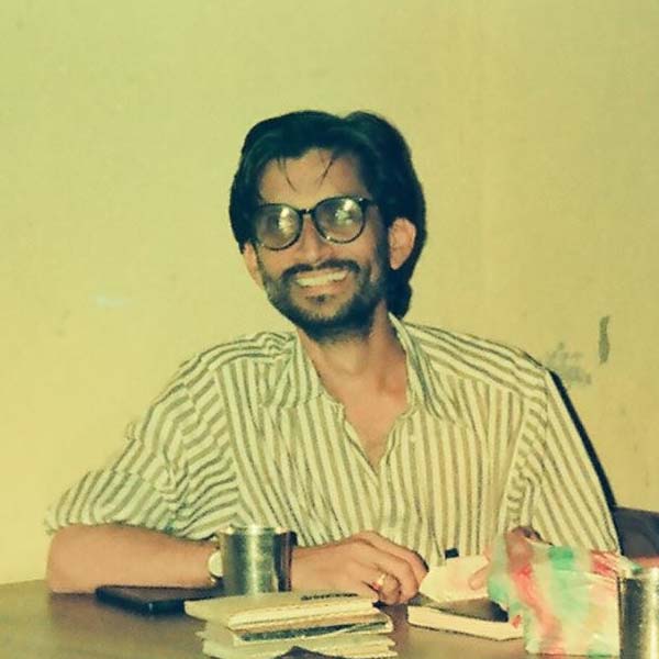 ছোটবেলা থেকেই অভিনয়ের প্রতি আগ্রহ ছিল মোহনের। পুণের একটি স্কুলে পড়াশোনা শেষ করেন তিনি। তার পর উচ্চশিক্ষার জন্য সেখানকার কলেজেই ভর্তি হন মোহন।