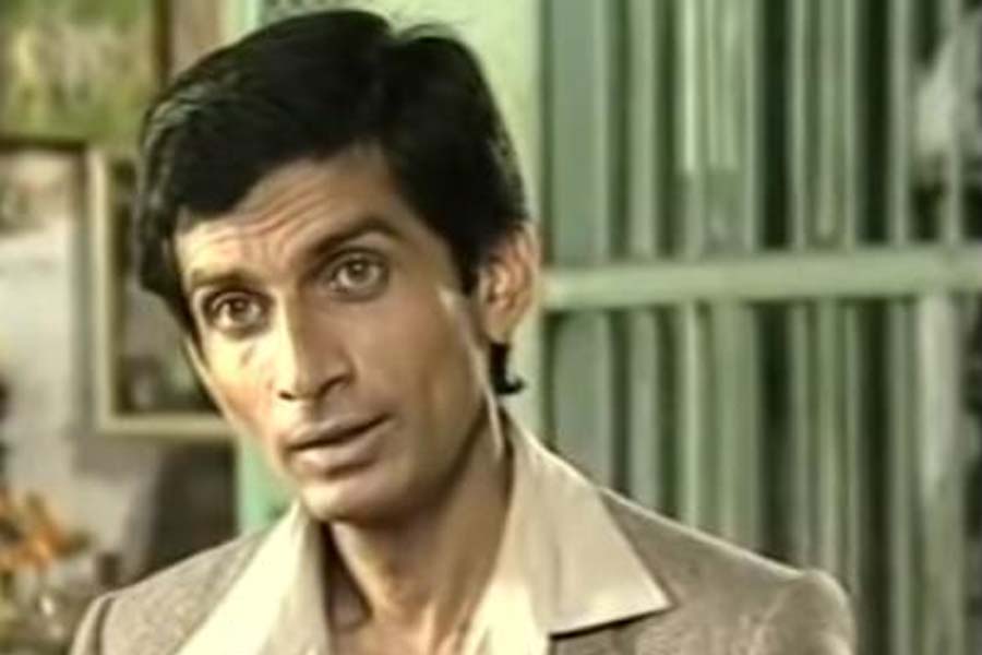 থিয়েটারে অভিনয়ের কারণে রাজ্য স্তরে একাধিক পুরস্কারও পান মোহন। পুণেয় থিয়েটার শেখানোর জন্য একটি প্রশিক্ষণ কেন্দ্রের প্রতিষ্ঠা করেন তিনি। মরাঠি নাটকের নির্দেশনা করতেও শুরু করেন তিনি।