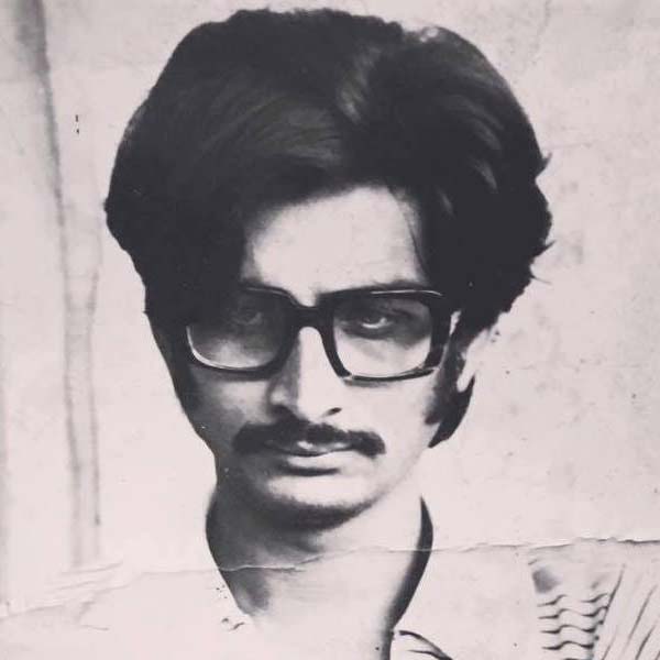 মোহন নির্দেশিত প্রথম নাটক ছিল ‘ভাউ মুরারাও’। এই মরাঠি নাটকে অভিনয় করেই জনপ্রিয় হয়ে ওঠেন নানা পটেকর। তার পরেই বলিপাড়ায় অভিনয়ের সুযোগ পান নানা।