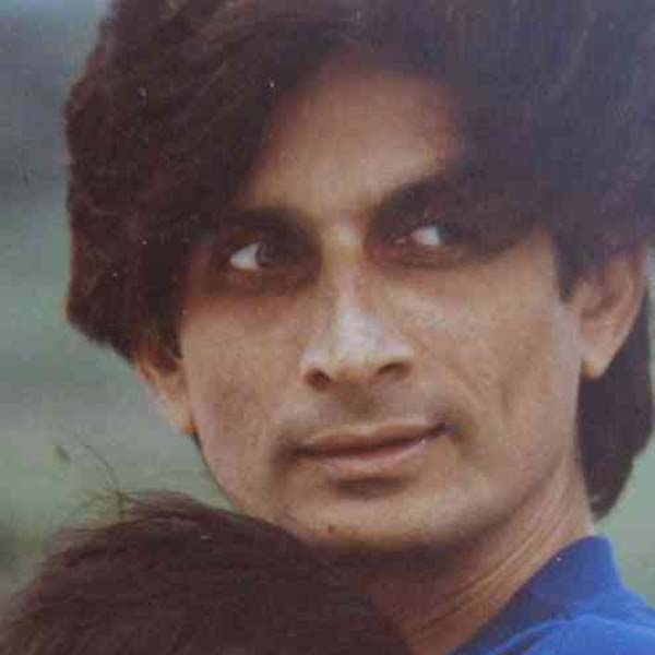 থিয়েটারের পাশাপাশি ছোট পর্দায় অভিনয় শুরু করেন মোহন। ‘শ্বেতাম্বর’ নামের একটি মরাঠি ধারাবাহিকে প্রথম অভিনয় করেন তিনি। ১৯৭৭ সালে মুক্তিপ্রাপ্ত ‘বন্য বাপু’ ছবির মাধ্যমে মরাঠি ফিল্মজগতে আত্মপ্রকাশ করেন মোহন। একাধিক মরাঠি এবং গুজরাতি ছবিতে অভিনয় করেন তিনি।