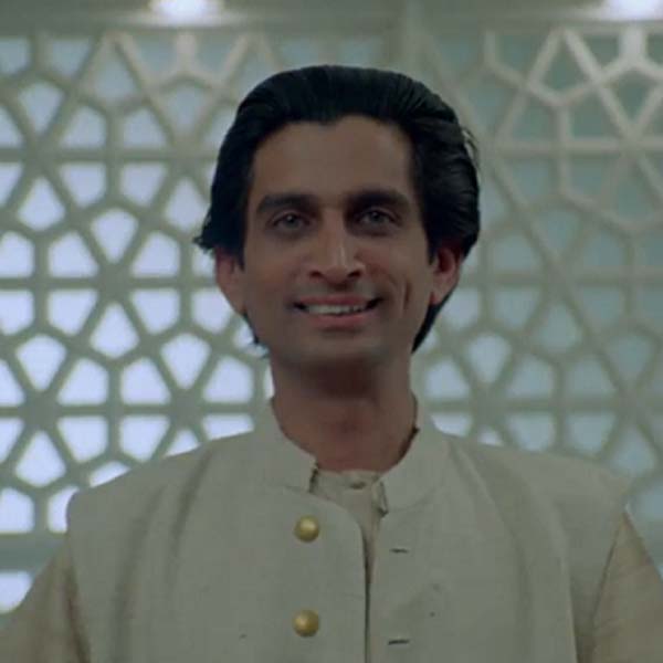 ‘মিসিসিপি মশলা’ এবং ‘ডক্টর বাবাসাহেব অম্বেডকর’ নামে দু’টি ইংরেজি ছবিতেও অভিনয় করেন মোহন। আশির দশকে দূরদর্শনের জনপ্রিয় মুখ হয়ে ওঠেন তিনি। ‘যাত্রা’, ‘আহট’, ‘ভারত এক খোঁজ’, ‘লেখু’র মতো হিন্দি ধারাবাহিকে অভিনয় করেন মোহন। ‘শক্তিমান’ ধারাবাহিকেও অভিনয়ের সুযোগ পান তিনি।