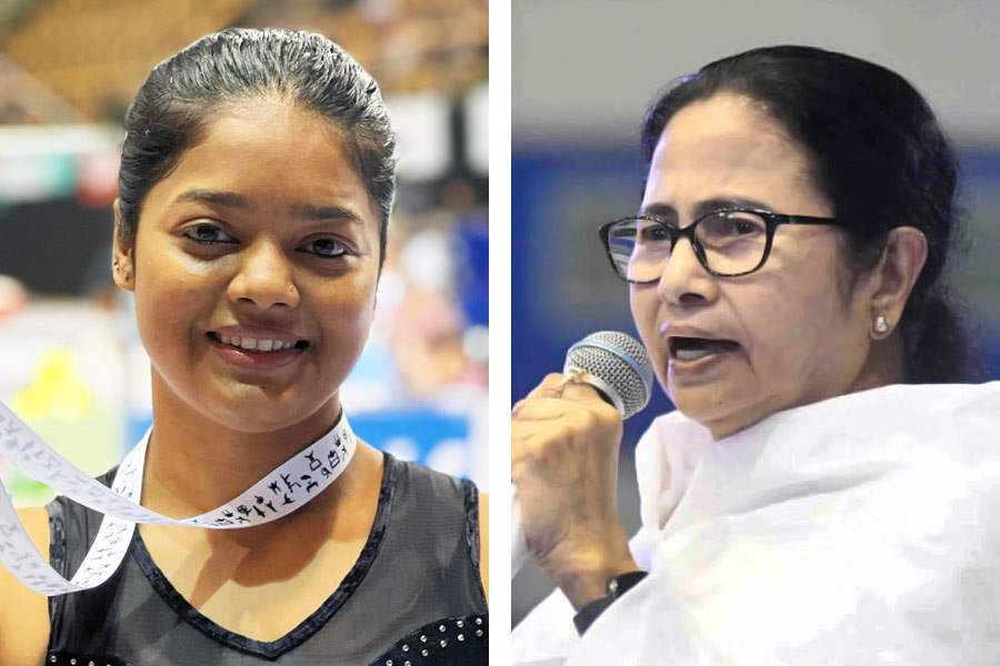 picture of Pranati Nayak and Mamata Banerjee