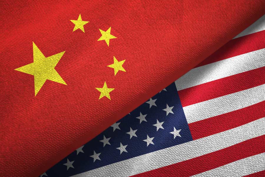 বিশ্বের বৃহত্তম অর্থনীতি আমেরিকা। দ্বিতীয় স্থানে রয়েছে চিন। বিশ্ব অর্থনীতির এই দুই বৃহৎ শক্তির কথা সকলেরই জানা। তারাই বিশ্ব অর্থনীতির চালিকাশক্তি।