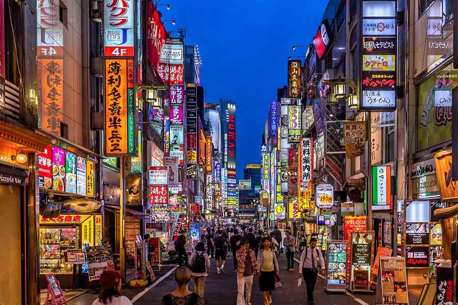 জাপান একসময় বিশ্বের দ্বিতীয় বৃহত্তম অর্থনীতি ছিল। অর্থনীতিতে আমেরিকার পরেই ছিল তার স্থান। শীর্ষের কাছাকাছি পৌঁছে গিয়েও কিন্তু জাপান এগোতে পারেনি।