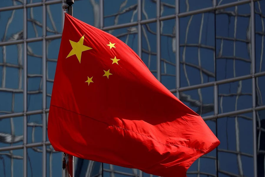 বরং তার পর থেকে ধীরে ধীরে জাপানের অর্থনীতির অবনতি হয়েছে। ক্রমশ পিছিয়েছে অর্থনীতি। প্রথমে জাপানকে টপকে বিশ্ব অর্থনীতির দ্বিতীয় স্থান দখল করে চিন।