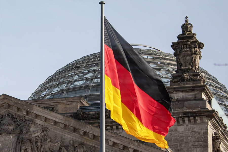 জাপানকে টপকে সম্প্রতি বিশ্ব অর্থনীতির তিন নম্বর স্থান দখল করেছে জার্মানি। গত অক্টোবরেই যার পূর্বাভাস দিয়েছিল আন্তর্জাতিক অর্থভান্ডার (আইএমএফ)।