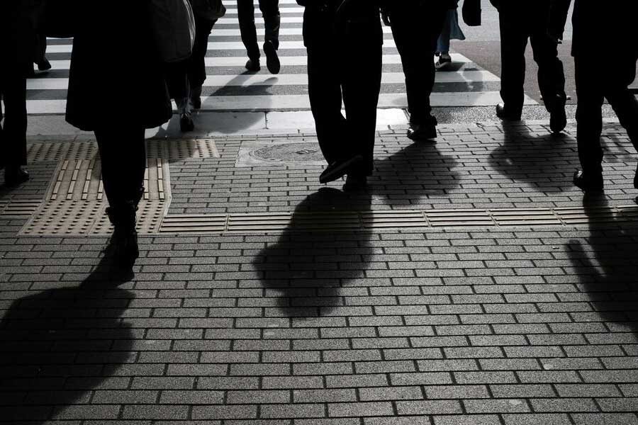 গ্রাহকদের খরচ কমিয়ে ফেলা মানেই বাজারে পণ্যের চাহিদা কমে যাওয়া। আর চাহিদা কমলে উৎপাদনও কমে যেতে বাধ্য। যার উপর দেশের জিডিপি নির্ভর করে।