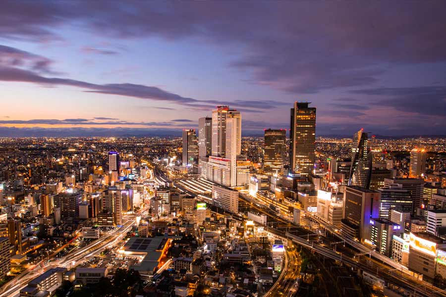 চাহিদা কমলে দেশের বিভিন্ন সংস্থায় উৎপাদনের পরিমাণ কমে। কর্মীছাঁটাই করে দেওয়া হয়। যার ফলে দেশে বেকারত্ব বৃদ্ধি পায়। সার্বিক ভাবে দেশটি মন্দার দিকে এগিয়ে যায়।