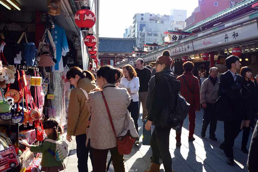 জনসংখ্যার গড় বয়স বেড়ে যাওয়ার অর্থ দেশে তরুণ নাগরিকের সংখ্যা কমে যাওয়া। তুলনায় বৃদ্ধি পেয়েছে বৃদ্ধ, মধ্যবয়স্কদের সংখ্যা। মৃত্যুহার কমে গিয়ে জন্মহার যদি না বাড়ে, এই সমস্যা দেখা দেয়।