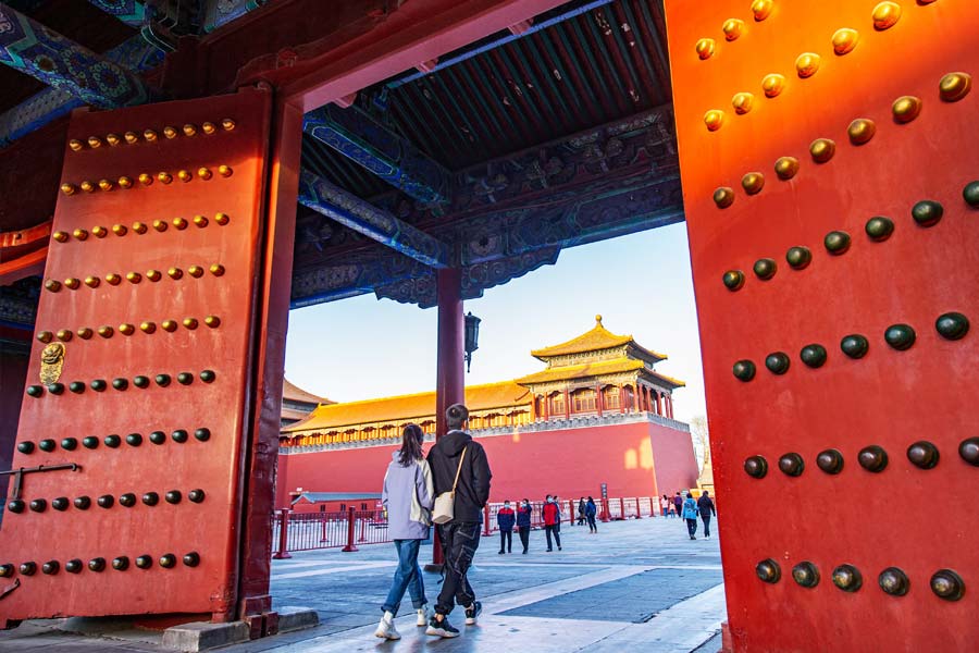 সম্প্রতি গড় বয়স বেড়ে যাওয়ার সমস্যা দেখা গিয়েছে চিনেও। সেখানে সাধারণ মানুষ সরকারের উপর ভরসা হারিয়েছে বলে দাবি বিশেষজ্ঞদের একাংশের। তাই তারা হয়ে উঠেছে অধিক সঞ্চয়ী।