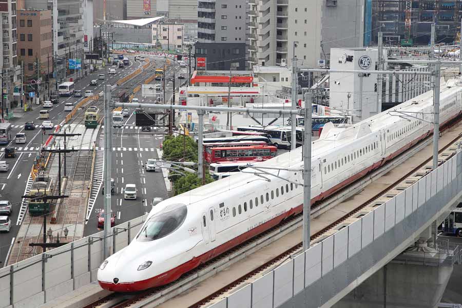 অর্থনীতির র‌্যাঙ্কিংয়ে এখন ভারতের ঠিক উপরেই রয়েছে জাপান। ভারতের অর্থনীতির মোট মূল্য ৪ লক্ষ ১১ কোটি ডলার। জাপানের সঙ্গে ফারাক খুব বেশি নয়।