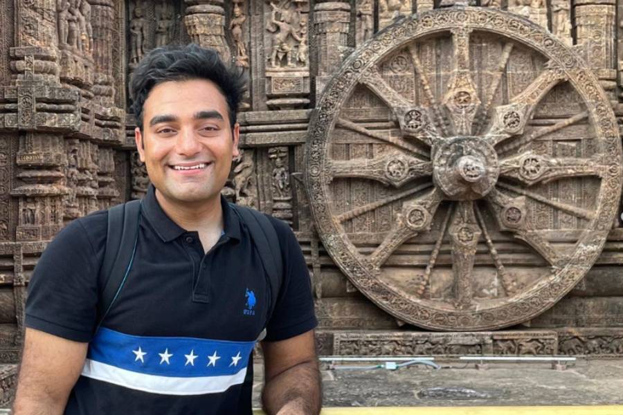 গোটা ভারতের ১৩৯ তম স্থানাধিকার করেছিলেন হিমাংশু। আর এই প্রচেষ্টা এবং লড়াই পুরোটাই ছিল তাঁর একার। বাড়িতে কেউ সাহায্য করার ছিল না। আবার প্রথাগত প্রশিক্ষণ নেওয়ার মতো আর্থিক অবস্থাও ছিল না তাঁর। 