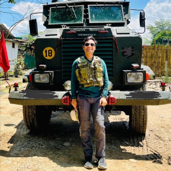 হিন্দু কলেজ থেকে দিল্লি বিশ্ববিদ্যালয়ে স্নাতকোত্তর স্তরের পড়াশোনা করতে যান হিমাংশু। পরিবেশ বিজ্ঞান নিয়ে স্নাতকোত্তরে ডিগ্রি অর্জন  করেন। গোটা বিশ্ববিদ্যালয়ে প্রথম হন হিমাংশু। যার ফলে বিদেশে পিএইচডি করার স্কলারশিপও পেয়ে যান। 