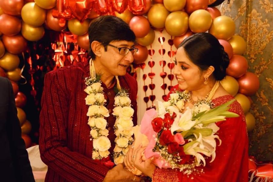 তার পরেই আর কোনও বাধা ছিল না দু’জনের সামনে। অবশেষে একে অপরের হলেন দু’জনে।