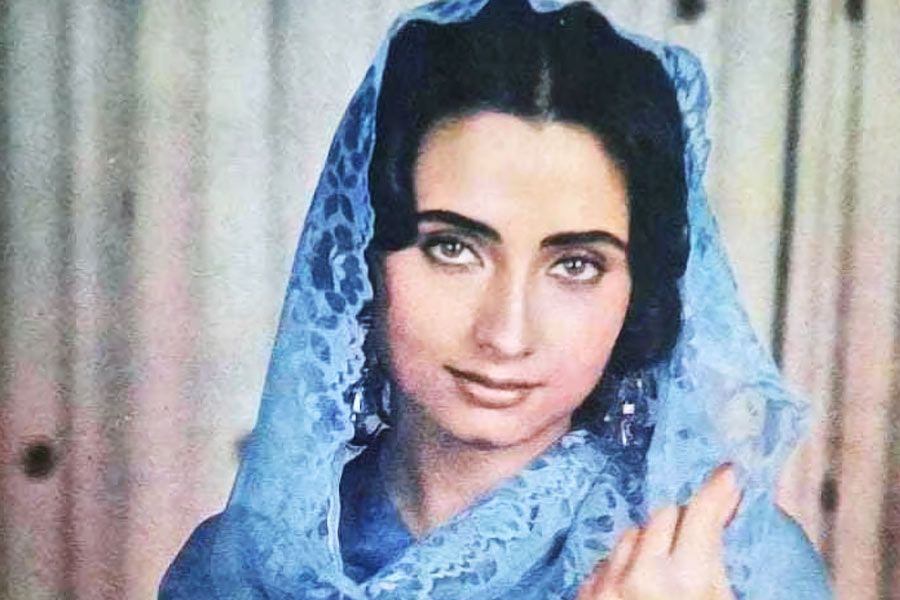 ১৯৮২ সালে বিআর চোপড়ার পরিচালনায় প্রেক্ষাগৃহে মুক্তি পায় ‘নিকাহ’ ছবিটি। এই ছবির প্রযোজনার দায়িত্বেও ছিলেন তিনি। ছবিতে অভিনয় করেন রাজ বব্বর, দীপক পরাশর, সালমা আঘার মতো তারকারা। ছবি মুক্তির কয়েক দিনের মধ্যেই বিতর্কে জড়িয়ে পড়েন পরিচালক।