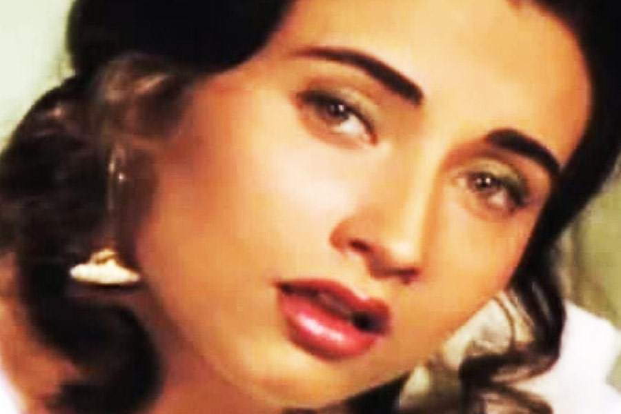 ‘নিকাহ’ ছবি মুক্তির পর বক্স অফিসে ভাল ব্যবসা করে। বাজেটের চেয়ে দ্বিগুণেরও বেশি আয় করে ছবিটি।