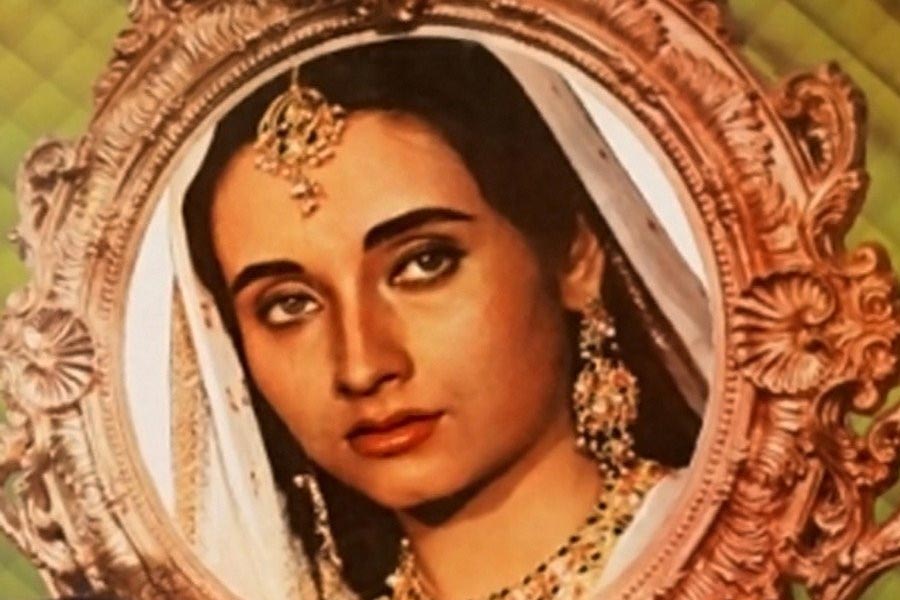 ‘নিকাহ’ ছবির মাধ্যমে বলিপাড়ায় আত্মপ্রকাশ করেছিলেন অভিনেত্রী সালমা আঘা। ছবি মুক্তির পর রাতারাতি জনপ্রিয়তা পান তিনি। কিন্তু এই ছবি মুক্তির পর হেনস্থার শিকার হন অভিনেত্রী।