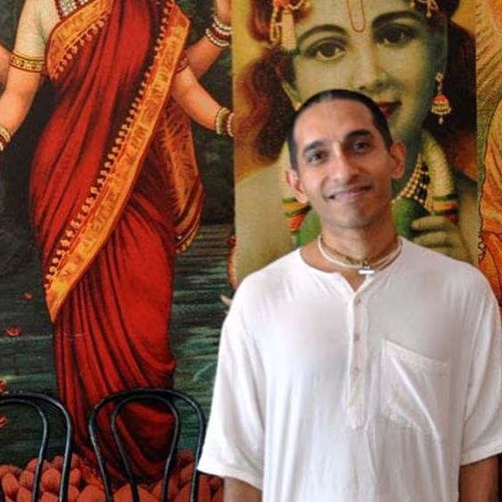 সাক্ষাৎকারে রসনাথ জানিয়েছিলেন, ধীরে ধীরে বিলাসবহুল জীবন থেকে নিজেকে দূরে সরিয়ে নিতে থাকেন তিনি। আধ্যাত্মিকতার দিকে ঝোঁক বাড়লে ২০০৮ সালে চাকরি ছেড়ে মঠে চলে যান। বর্তমানে সন্ন্যাস জীবন কাটাচ্ছেন তিনি।