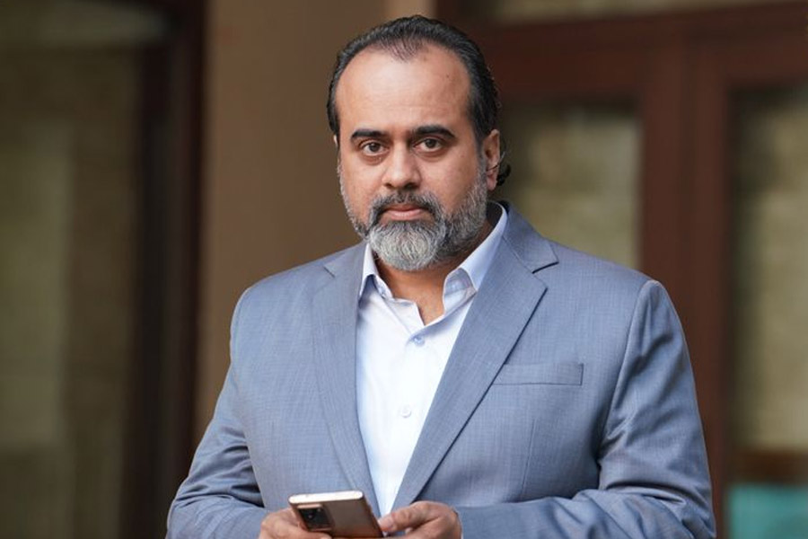 বর্তমানে একটি অসরকারি সংস্থার কর্ণধার আচার্য। গীতা এবং উপনিষদ নিয়ে শিক্ষাদানও করেন তিনি। আধ্যাত্মিক গুরু হিসাবে বইও লিখেছেন তিনি।