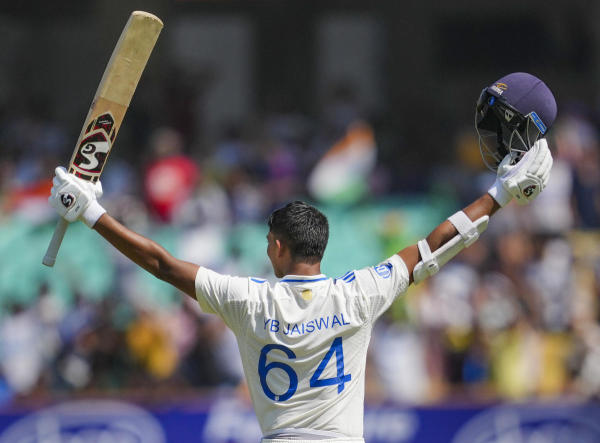 বিশ্বরেকর্ড করেছেন যশস্বী জয়সওয়াল। রাজকোটে ইংল্যান্ডের বিরুদ্ধে দ্বিশতরান করেছেন তিনি।